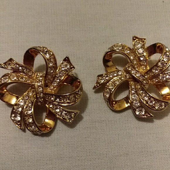 Vintage Avon Bow Brooch and Earring Set - Picture 3 of 5